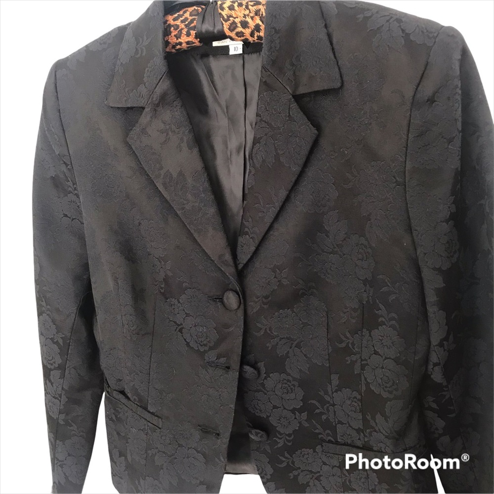 BEBE BLACK FLORAL BLAZER